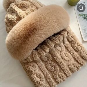 NWT Khaki KNITTED BEANIE AND SCARF g